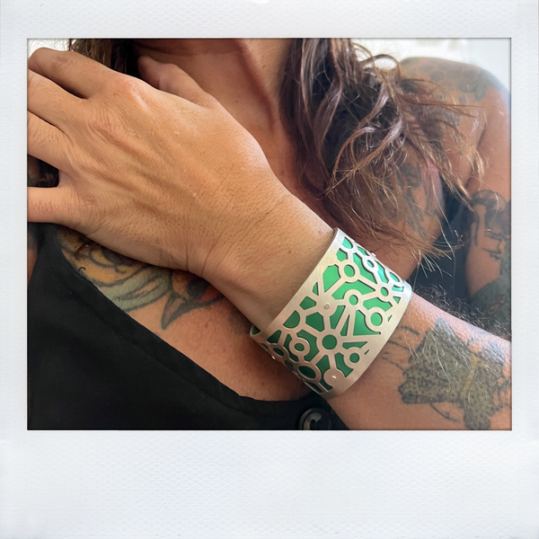 ATOMS CUFF MEDIUM