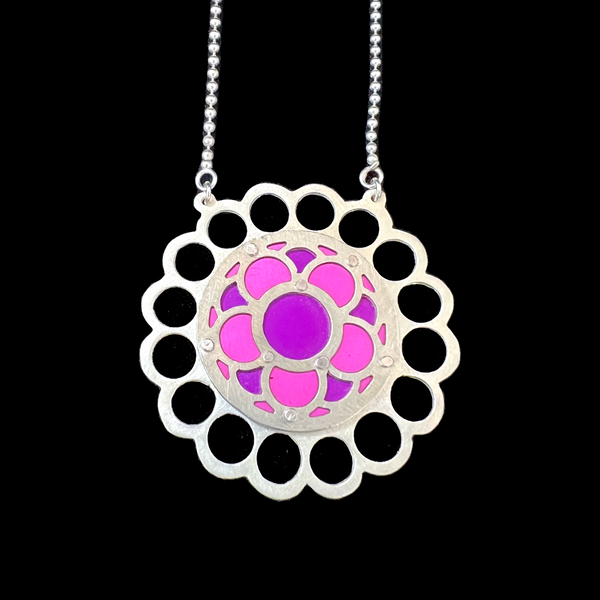 LARGE CIRCLE-LACED DAISY MEDALLION NECKLACE