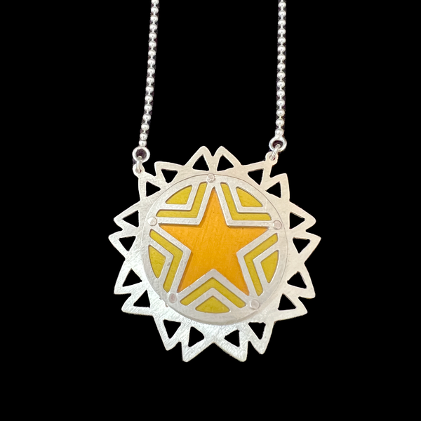 LARGE POINTY-LACED SUPERSTAR MEDALLION NECKLACE