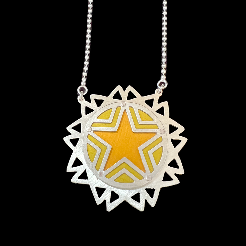 LARGE POINTY-LACED SUPERSTAR MEDALLION NECKLACE