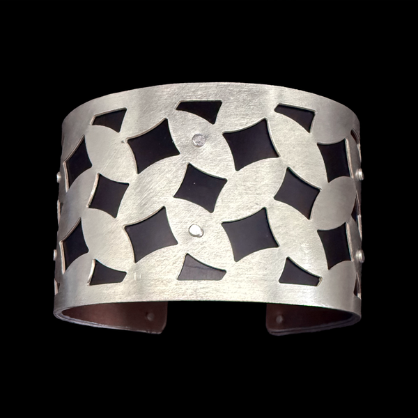 TRACKS CUFF MEDIUM