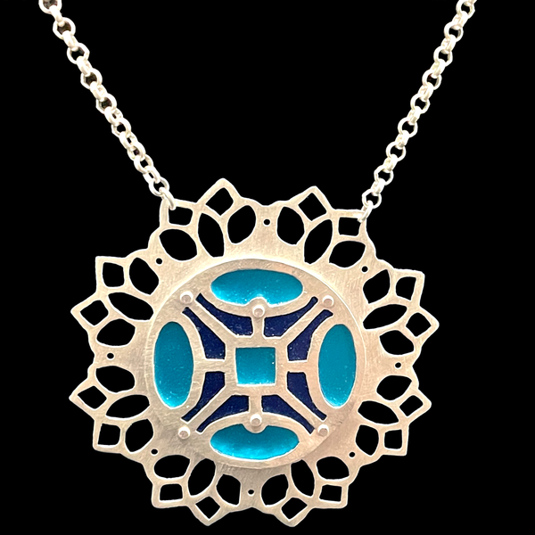 MEDALLION NECKLACE: XXL LACED HOLLYWOOD REGENCY