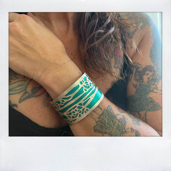 Medium Horizontal Seapod Cuff