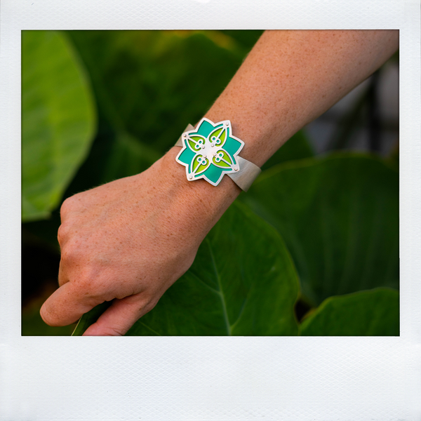 CORSAGE CUFF BEE BALM TWO-TONE