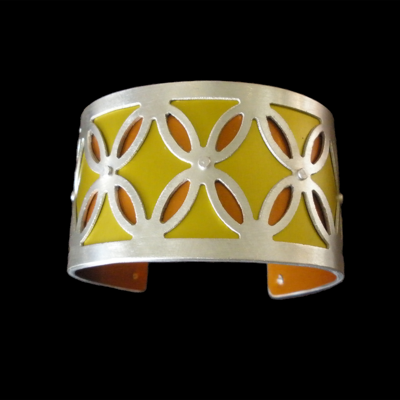 BUTTERFLY CUFF TWO-TONE MEDIUM